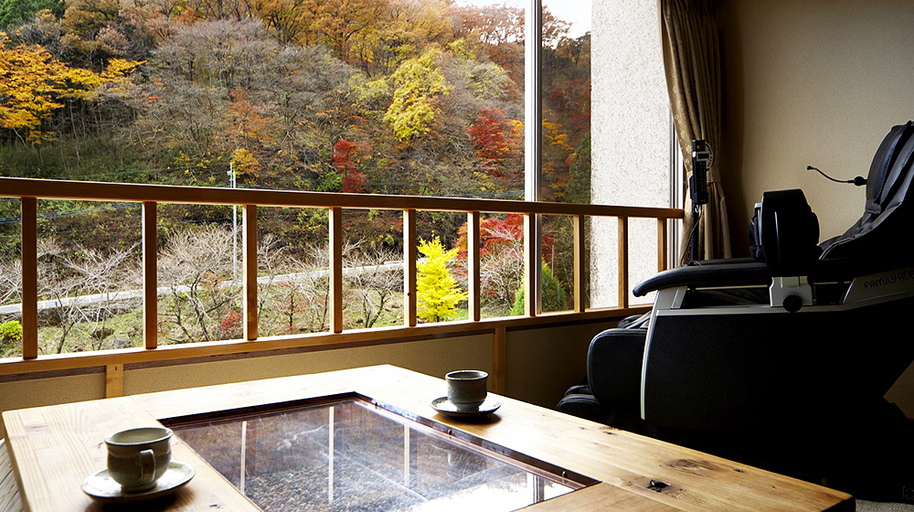 掘りごたつから望む四季の景色